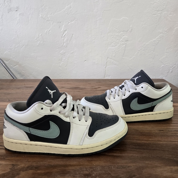 Jordan 1 Low 'Jade Smoke' Black Green Sail DC0774-001 Women's Sz 7 Air Retro - Picture 2 of 11